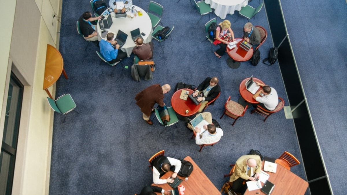 Yapay zeka yüzünden teknoloji şirketleri on binlerce insanı işten çıkardı