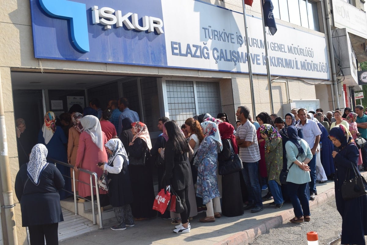 50 yaş üstü İşkur'un kapısında