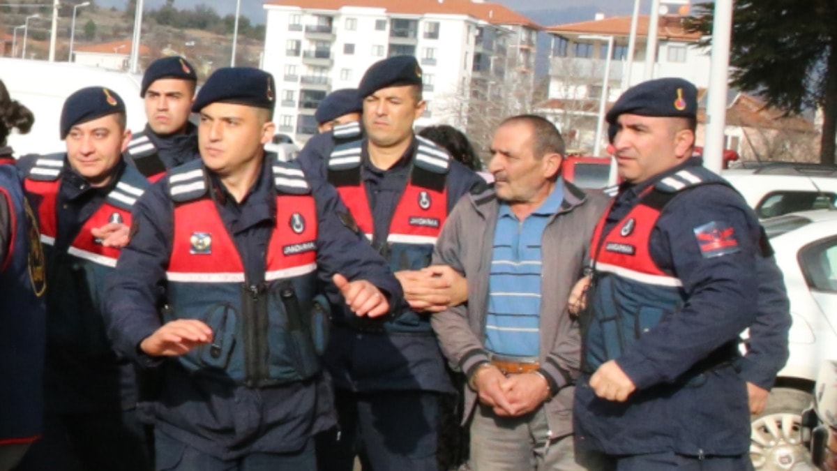 Komşularını öldürüp motosiklet kazası gibi göstermişler