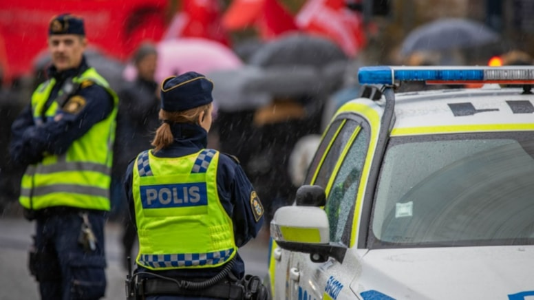 Sıra dışı yetki: İsveç polisi kıyafete göre arama yapabilecek