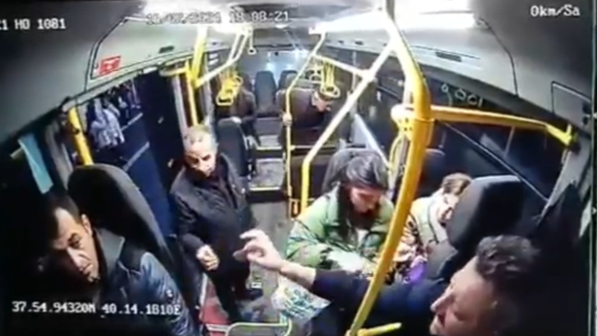 Bebek arabalı aileyi otobüse almamıştı...  Cezası belli oldu