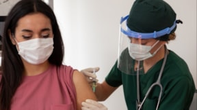 Covid-19 aşılarıyla ilgili çarpıcı araştırma: Yeni hastalıkları tetikliyor ama...
