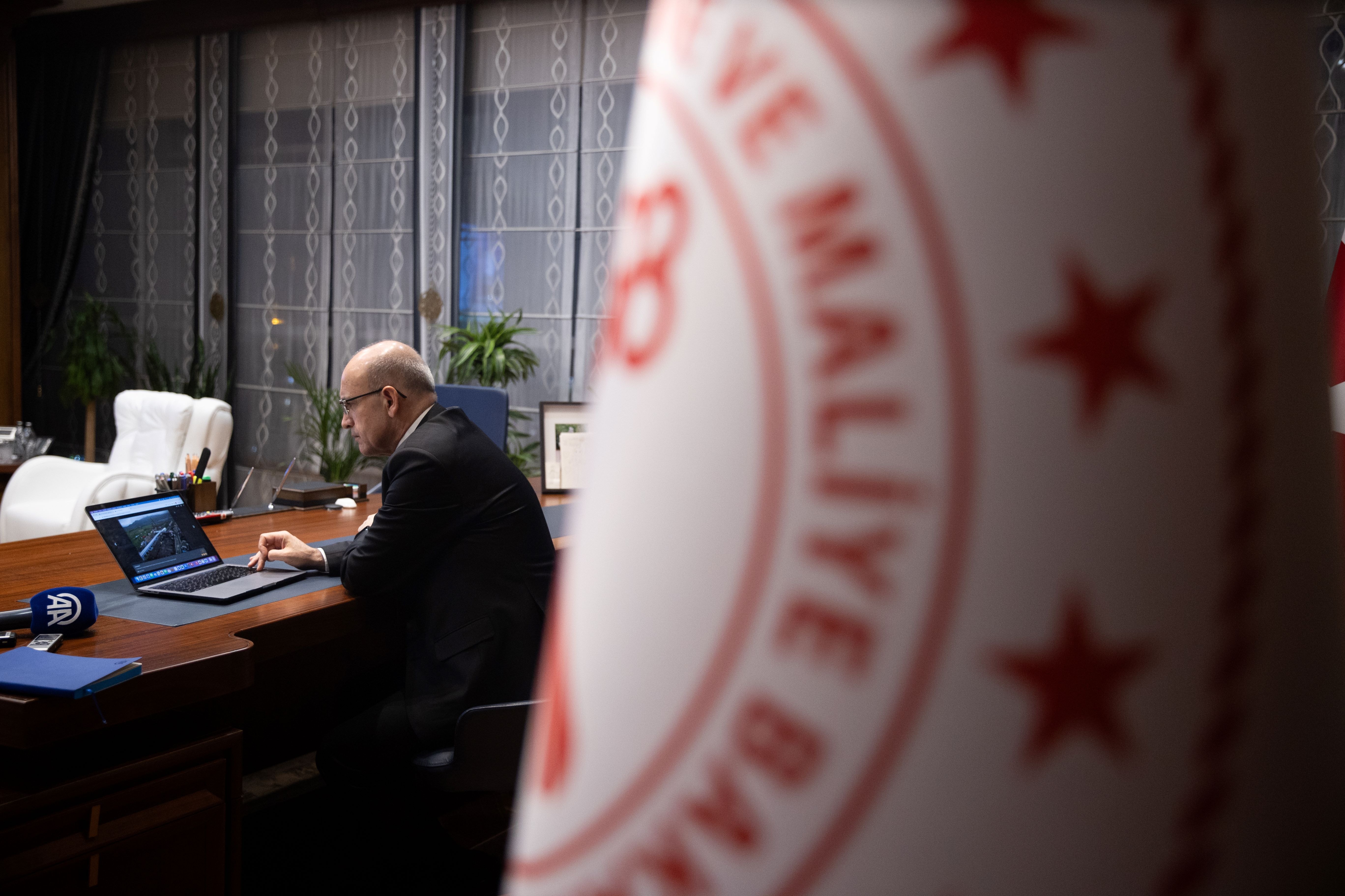 FT'den Erdoğan ve Şimşek'e çağrı