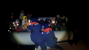 İzmir açıklarında onlarca düzensiz göçmen yakalandı