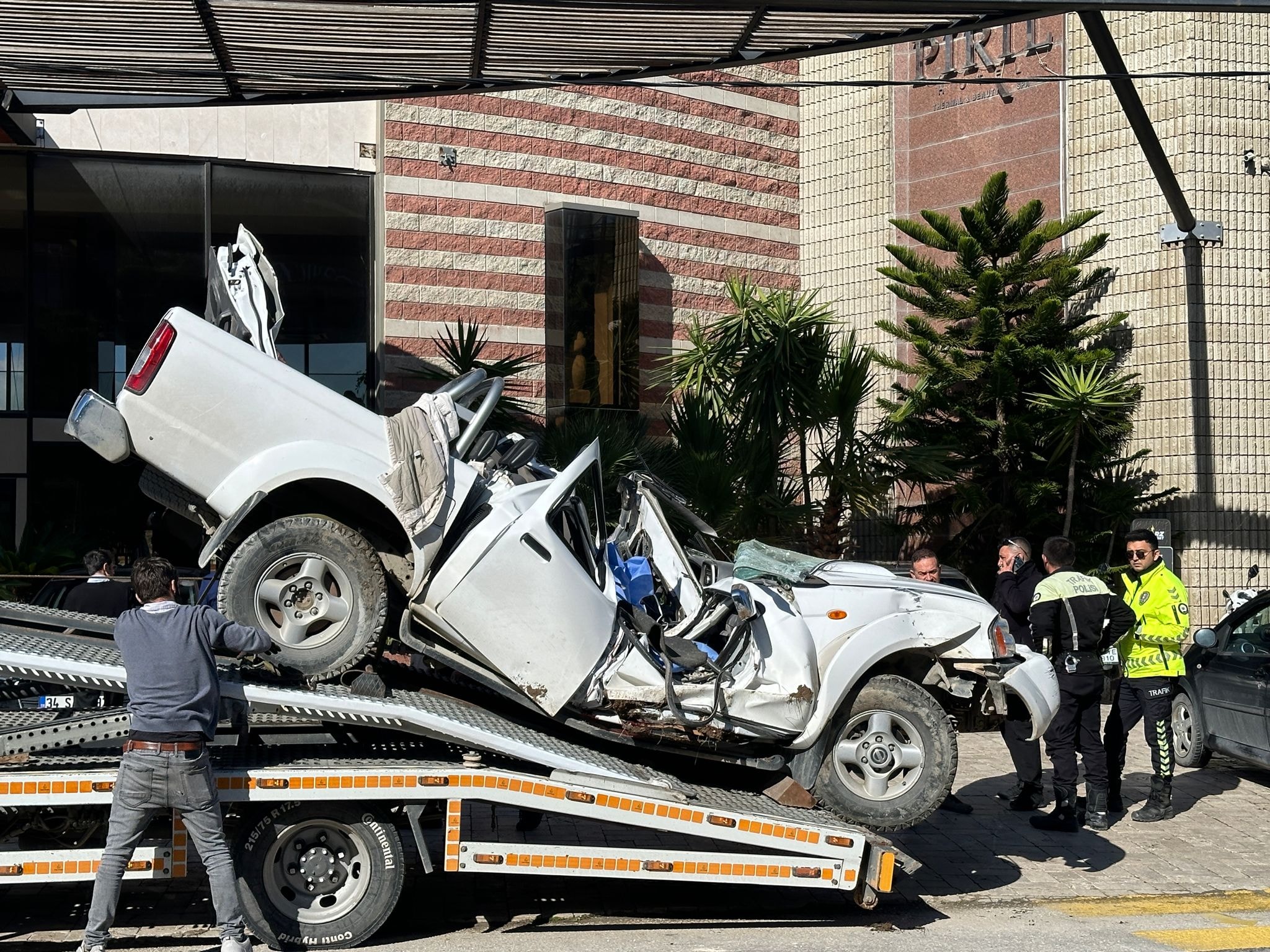 Pikapla takla atan 19 yaşındaki sürücü öldü