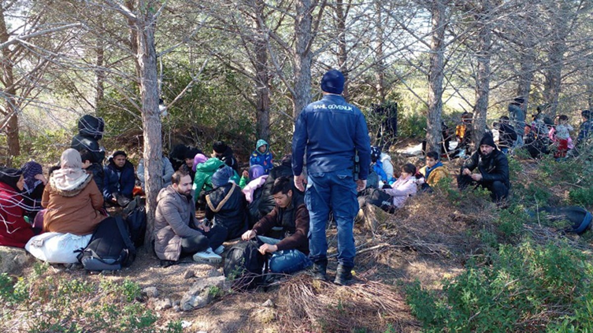 166 düzensiz göçmen ölümden döndü