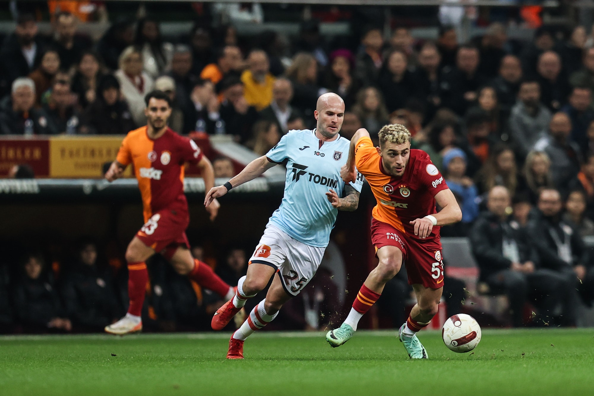 Galatasaray'da Barış Alper Yılmaz'dan Başakşehir maçında alkış alan hareket