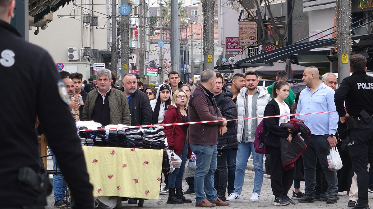 Tramvay yolu kenarında bomba alarmı