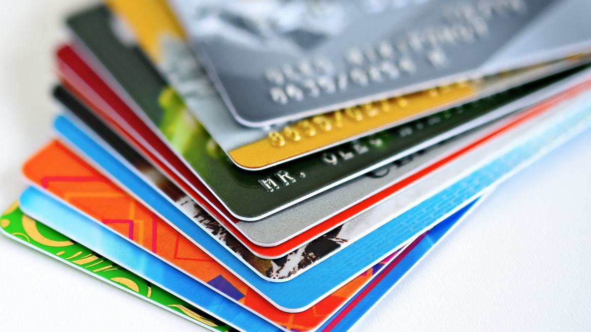 Üç kamu bankası kredi kartı komisyon oranını düşürdü