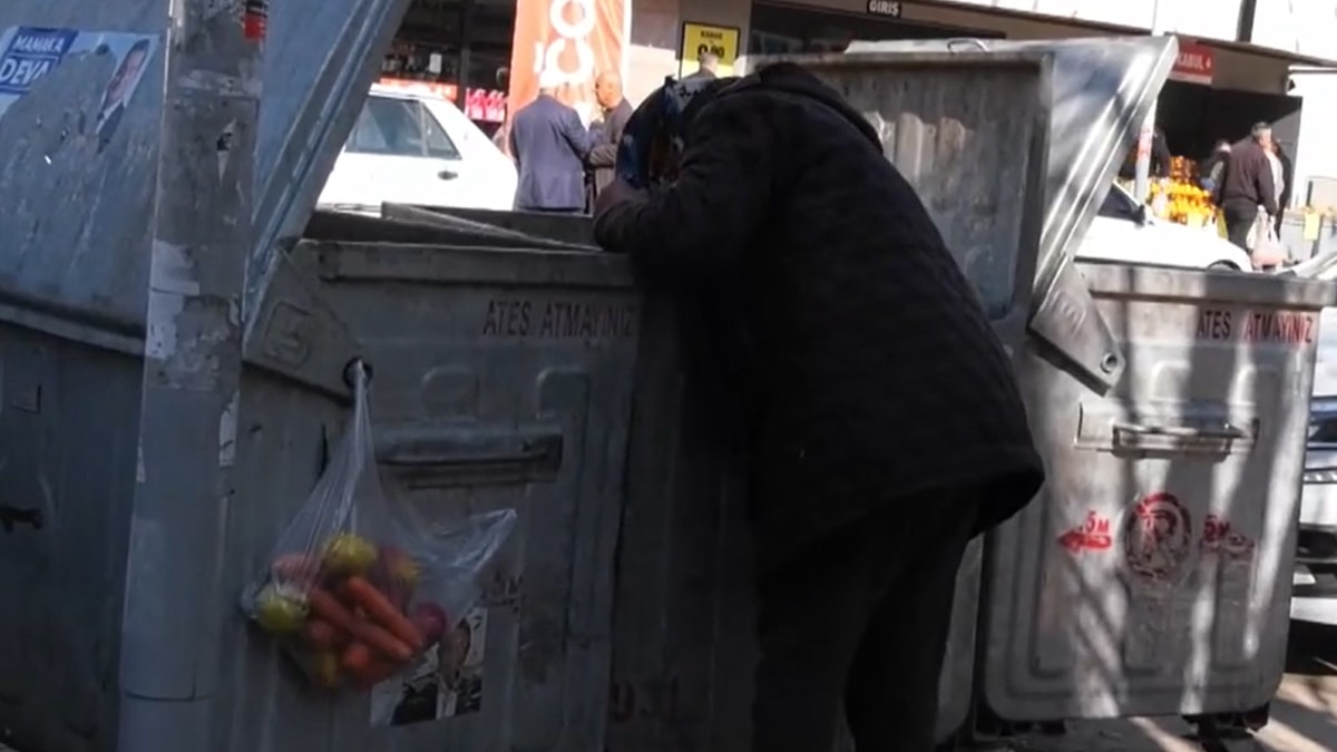 Yıl 2024, vatandaş rızkını çöpte arıyor