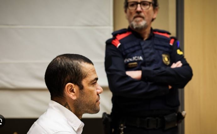 Dani Alves cinsel saldırı suçundan 4.5 yıl hapis cezasına çarptırıldı!