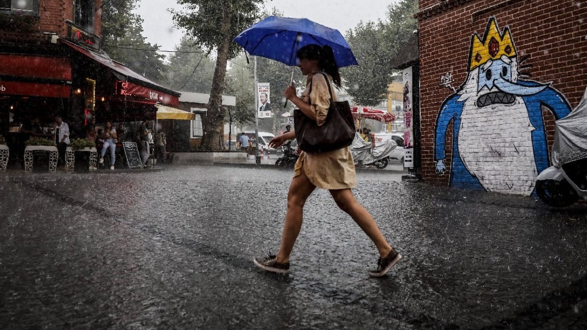 Meteoroloji gelecek aylar için uyardı: Daha çok sel, su baskını...