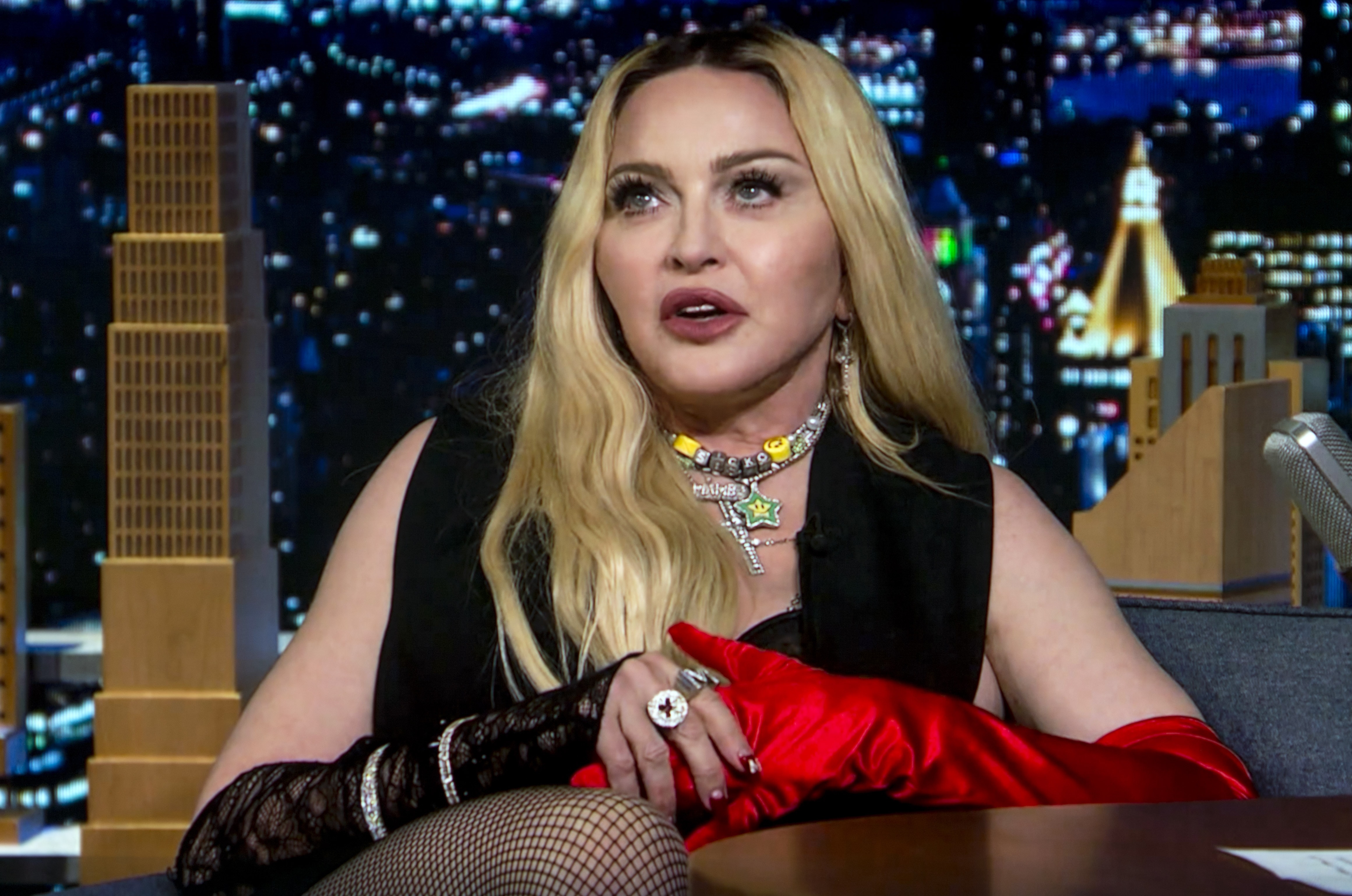 Madonna'dan konser öncesi birbirinden cesur pozlar
