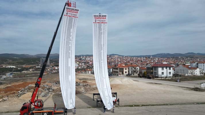 Zafer Partisi'nden 'Koca bir şehir satılmıştır' pankartı