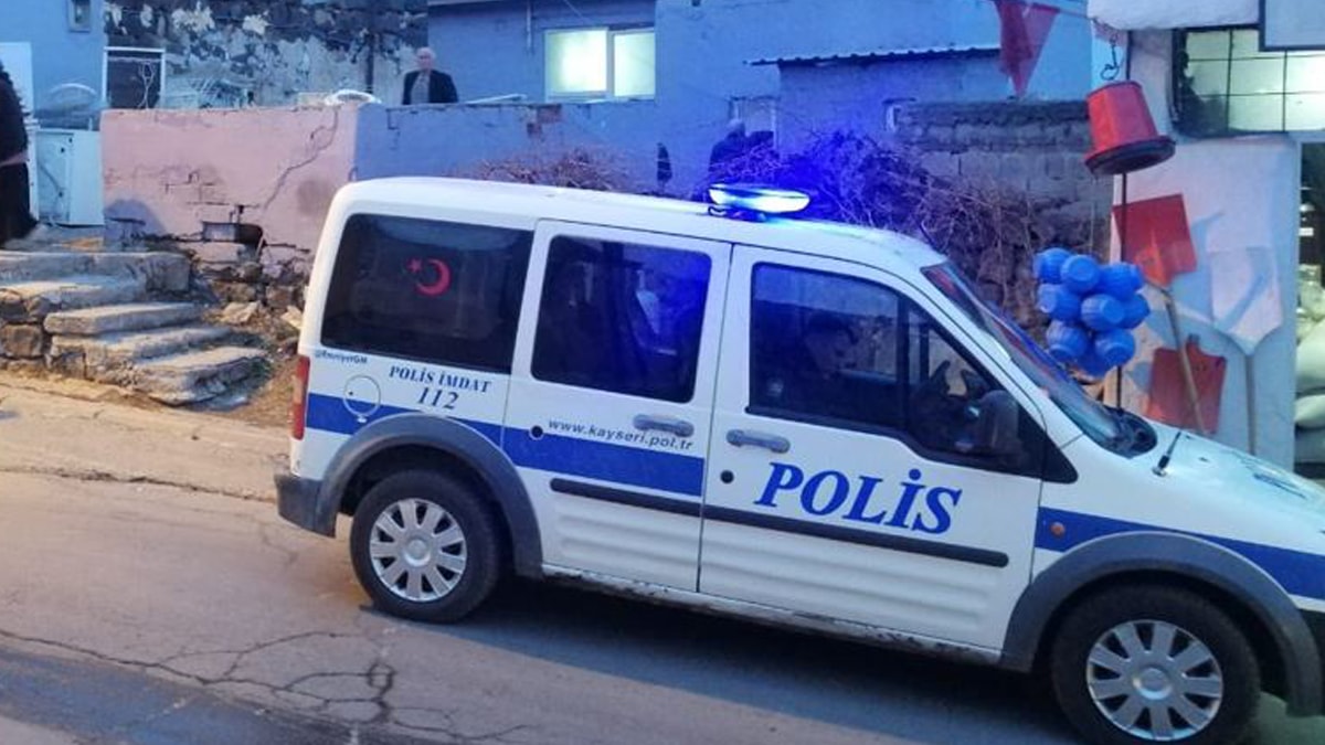 Yalnız yaşadığı evde sobadan sızan gazdan zehirlenip öldü