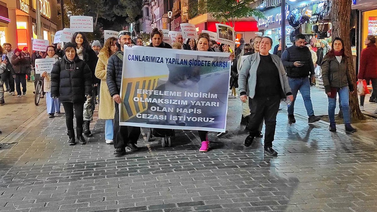 Halk 'Eros' için yürüdü