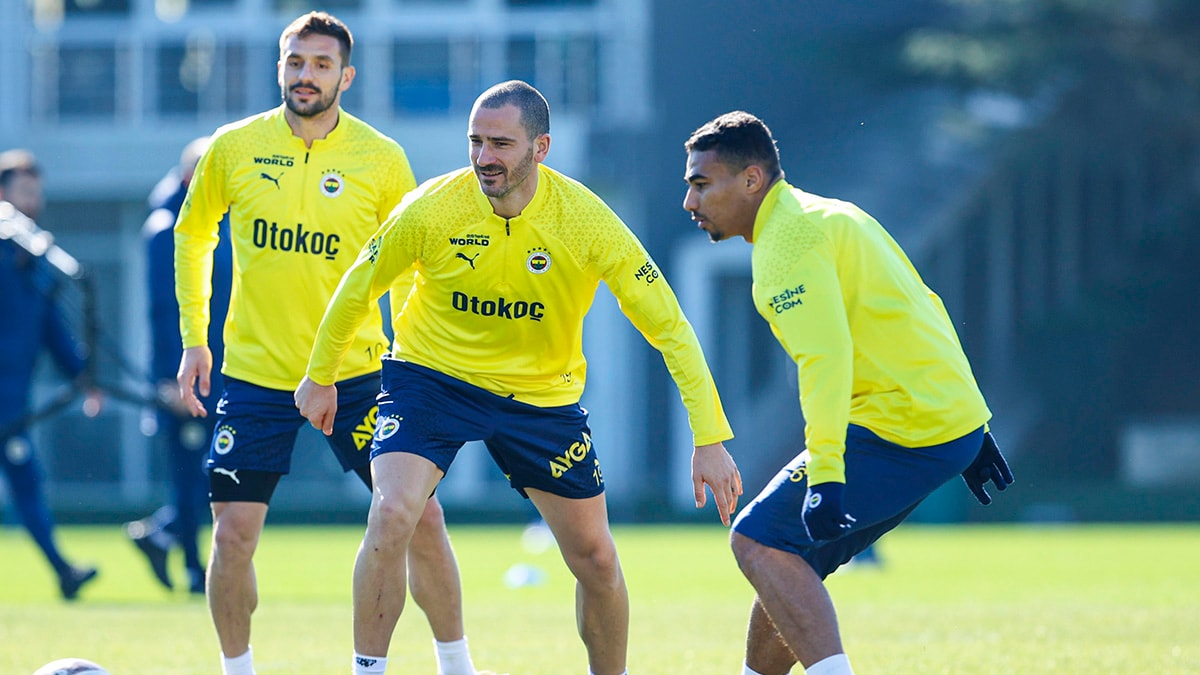 Fenerbahçe, Konferans Ligi kadrosunu güncelledi