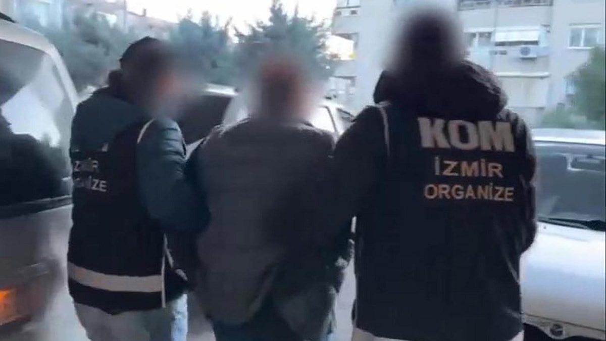 İzmir merkezli FETÖ operasyonu