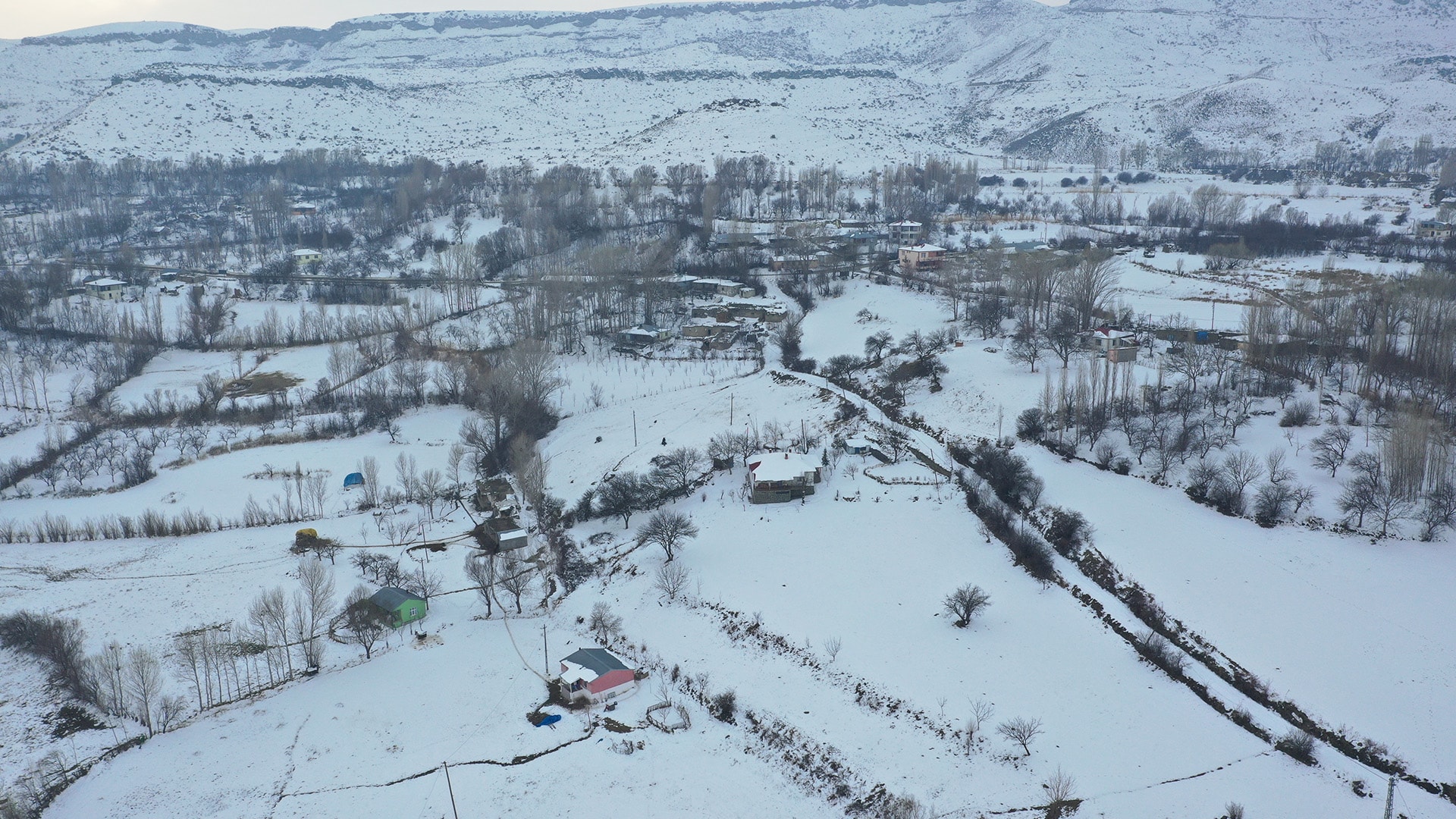 Iğdır'ın dağ köylerinde kış zorlu geçiyor