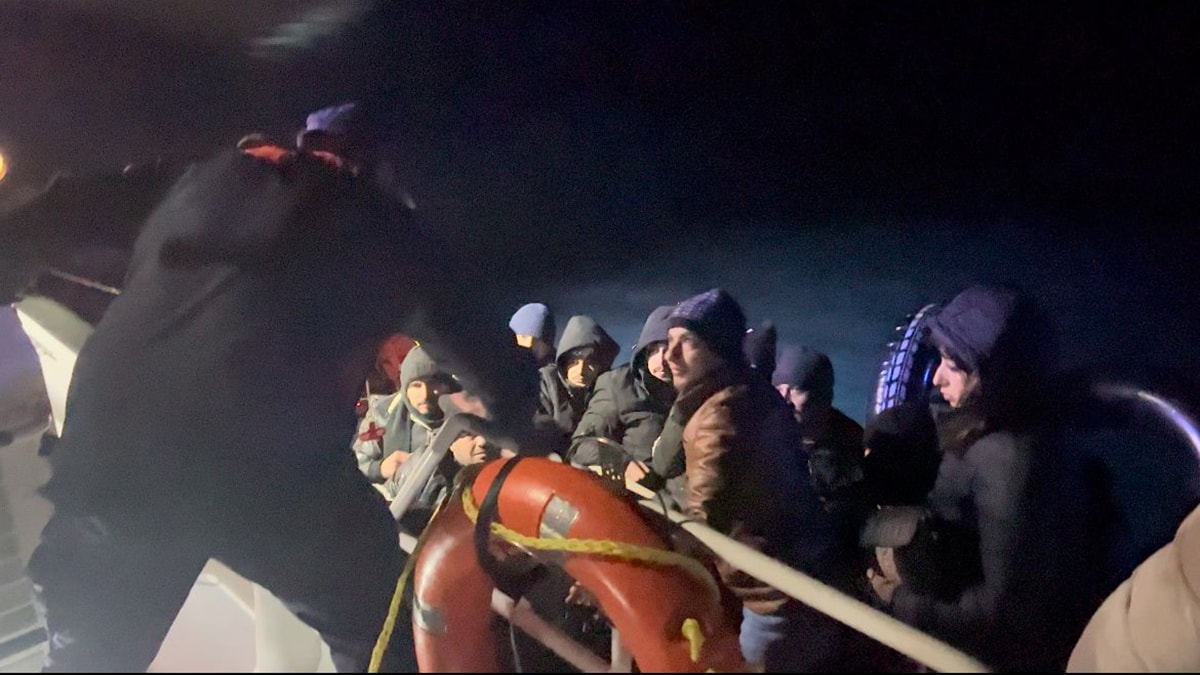 Ege'de 69 göçmen daha yakalandı