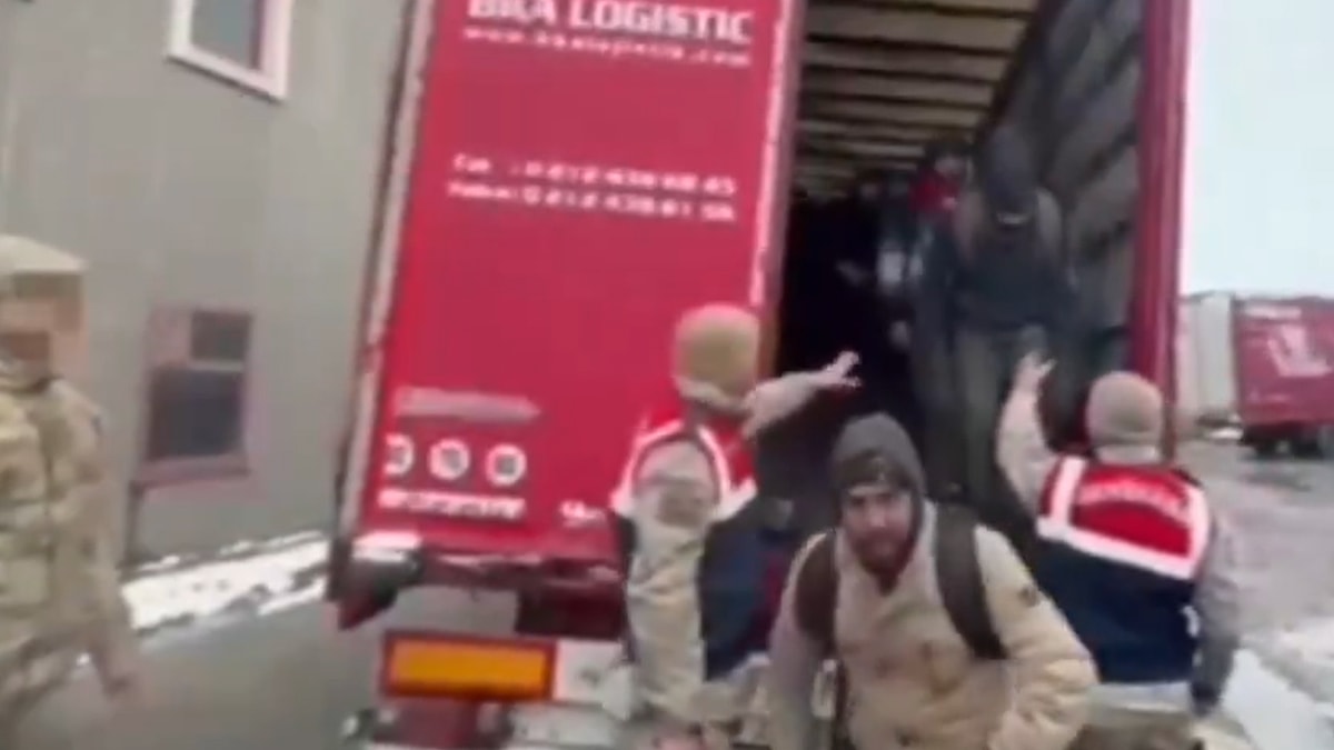 123 göçmen kaçakçısı yakalandı