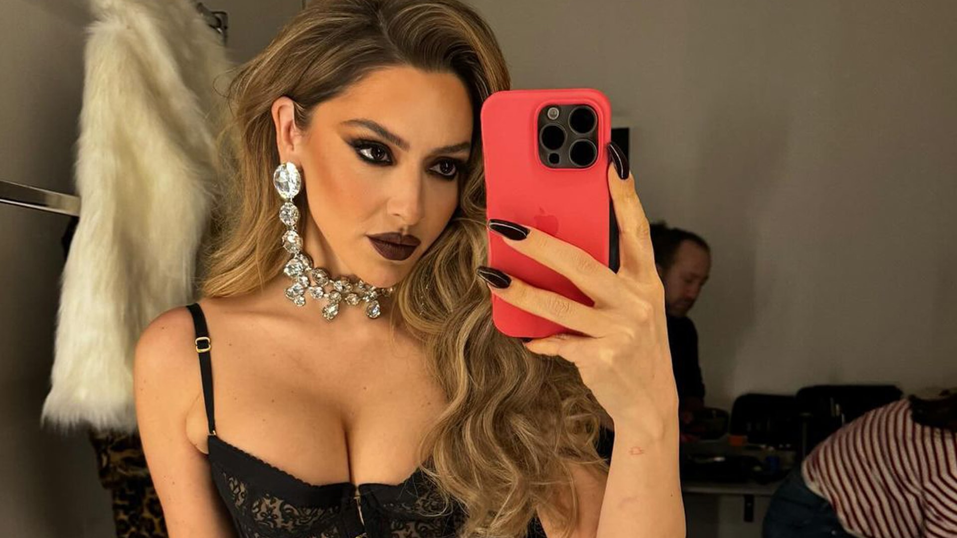 Hadise: İstediğim yere gidemiyorum, rahat gezemiyorum