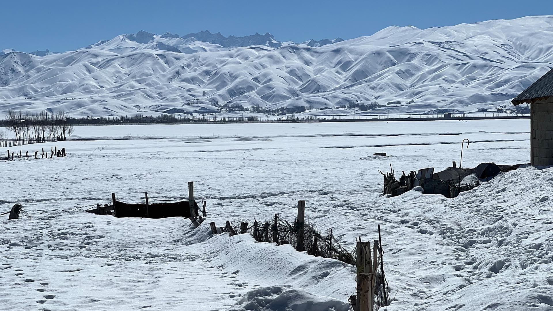 Hakkari'nin bir yanı bahar bir yanı kış