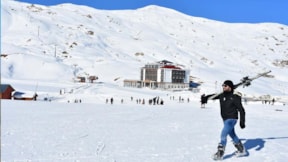 Hakkari'de kar kalınlığı 179 santimetreye ulaştı