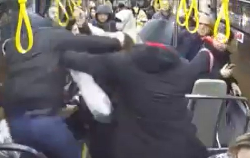 İstanbul'da skandal olay! Otobüste darbeden kişi yakalandı