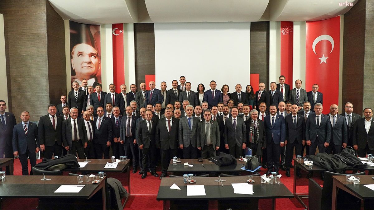 CHP lideri Özel, il başkanlarıyla bir araya geldi