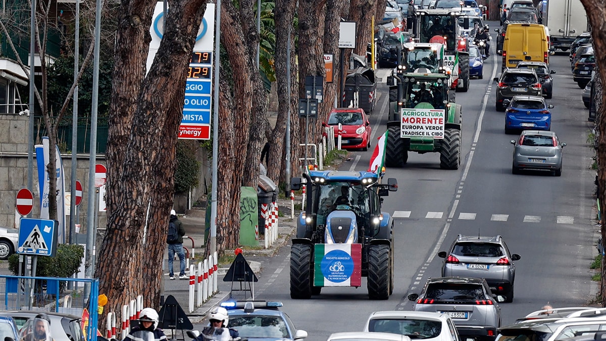 Çiftçiler Roma sokaklarında: ‘Hiçbir yere gitmiyoruz’
