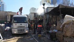 Geri dönüşüm işçilerinin kaldığı konteynerde yangın