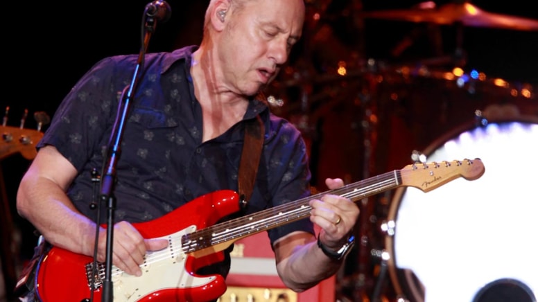 Dire Straits solisti Mark Knopfler'in gitarlarına rekor fiyat