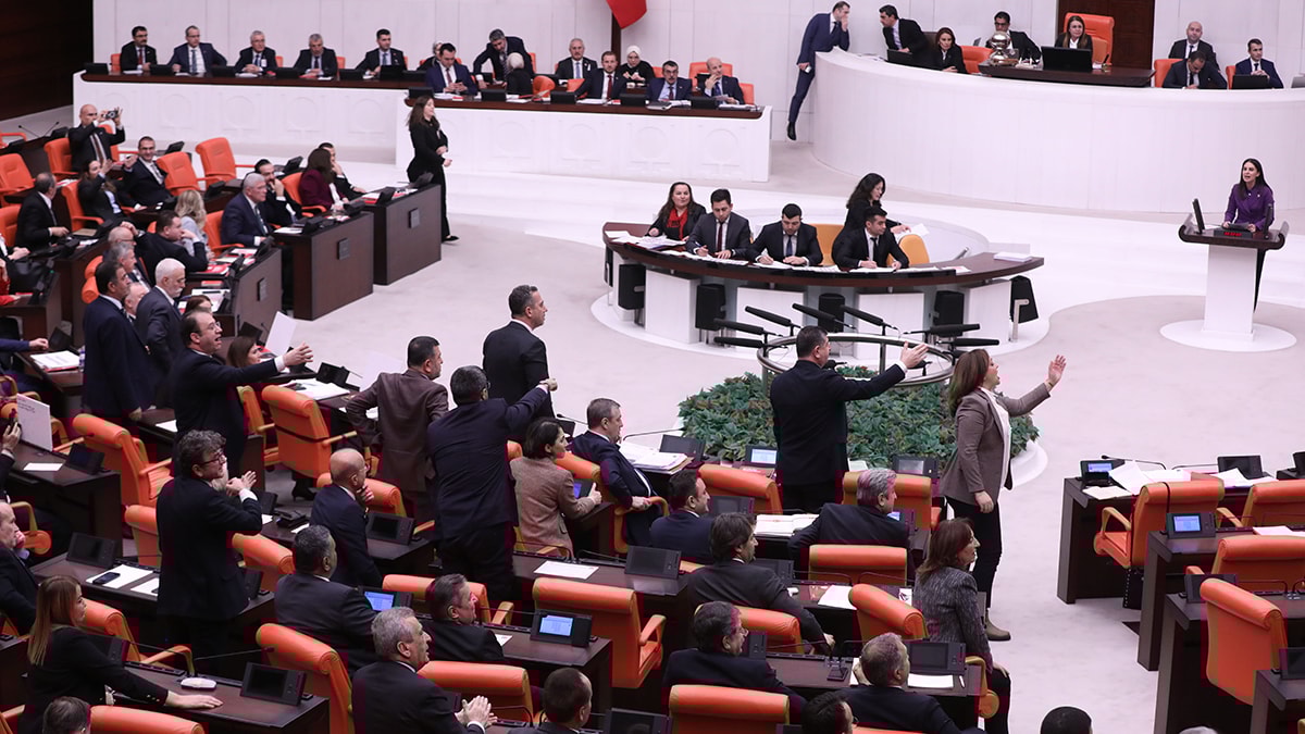 TRT'ye AKP ve MHP kalkan oldu: Öneriyi reddettiler