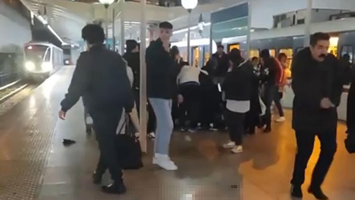 Metro istasyonunda kavga kanlı bitti
