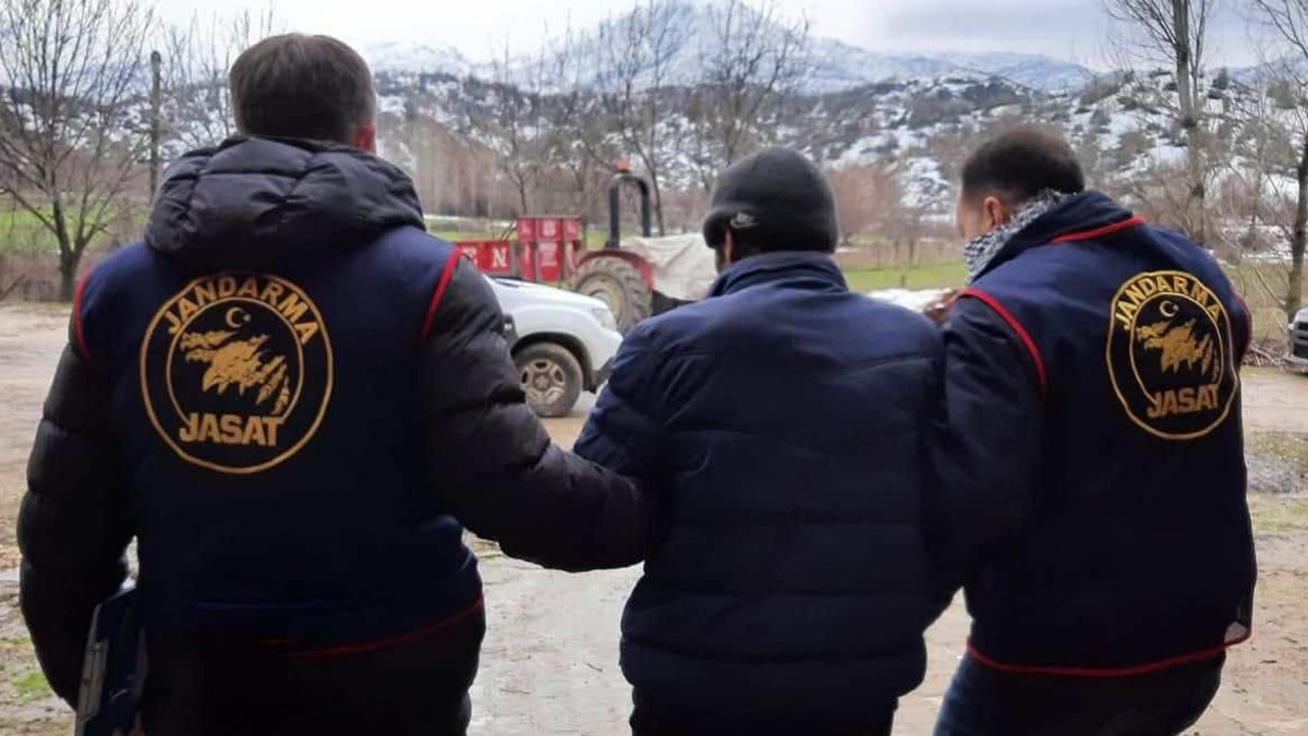 Evlat katili 10 yıl sonra yakalandı