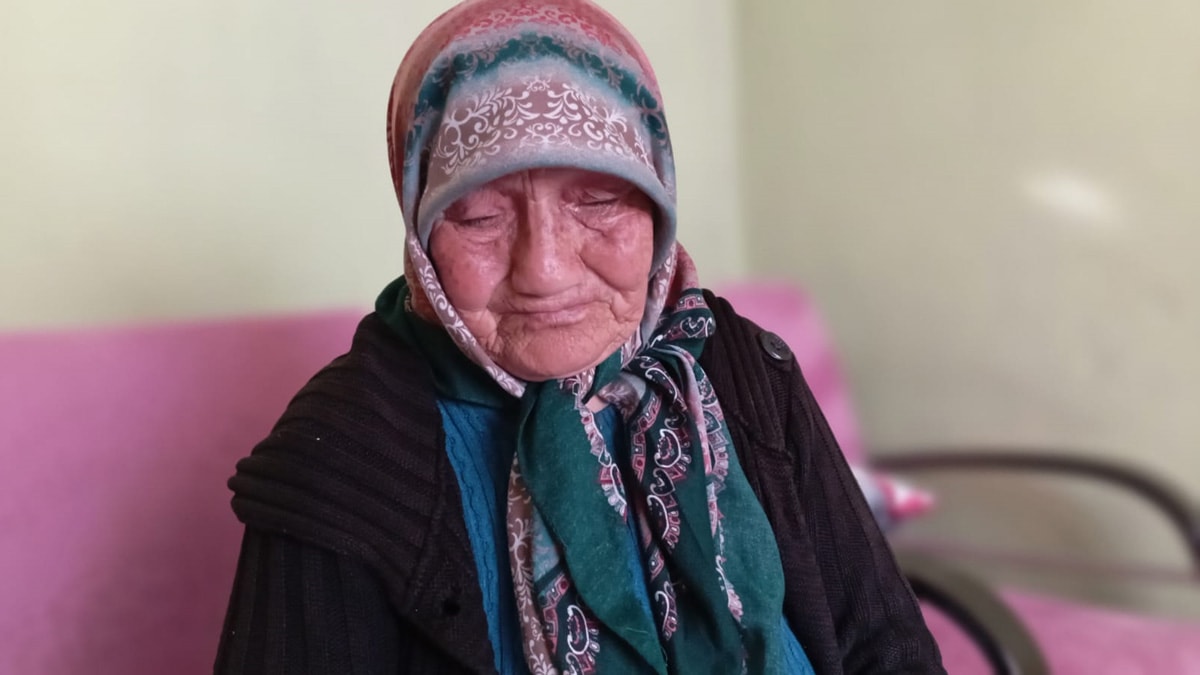 87 yaşındaki depremzede gözyaşları içinde çaresizliğini anlattı