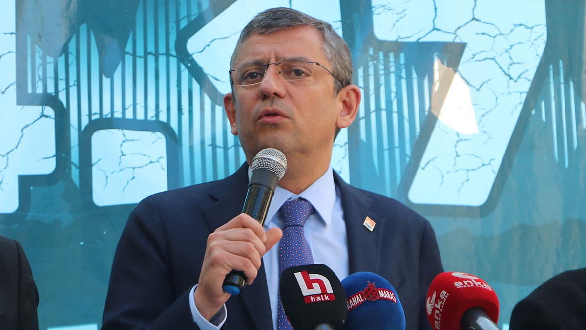 Özgür Özel'den Erdoğan'a: Sevgililer Günü'nde Sisi'ye koşturmuş