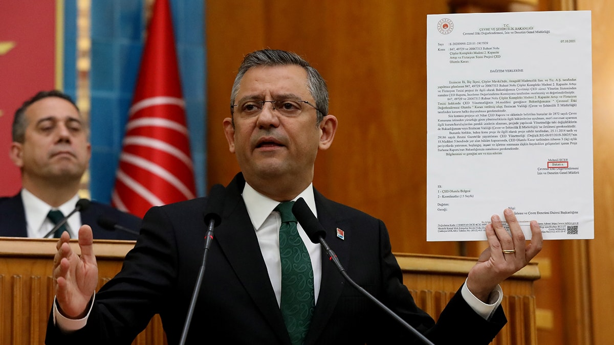 Özgür Özel'den Şevki Yılmaz'a çok sert tepki: Foseptik kamyonuna koyacaksınız