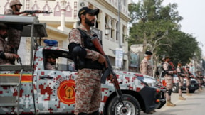 Pakistan'da gergin seçim... Milletvekili adayının ofisine kanlı saldırı