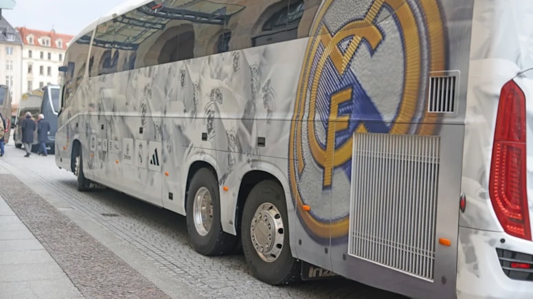 Real Madrid takım otobüsü Almanya'da kaza yaptı