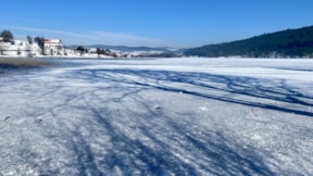 Karabük'te kış masalı: Göletler buzla kaplandı