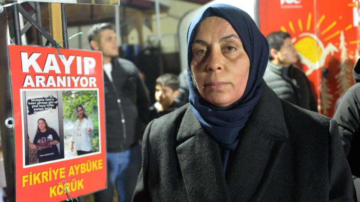 Depremde kaybettiği kızını bir yıldır arıyor