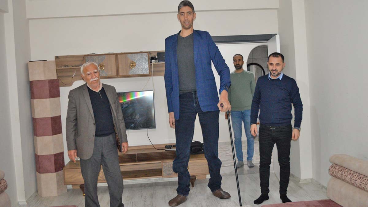 Dünyanın en uzun adamı sultan kösen 15 yıldır tahtını kimseye kaptırmıyor