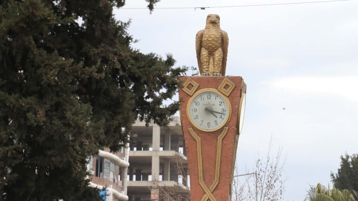 Saat kulesi depremin izlerini taşıyor: 04.17'de durdu