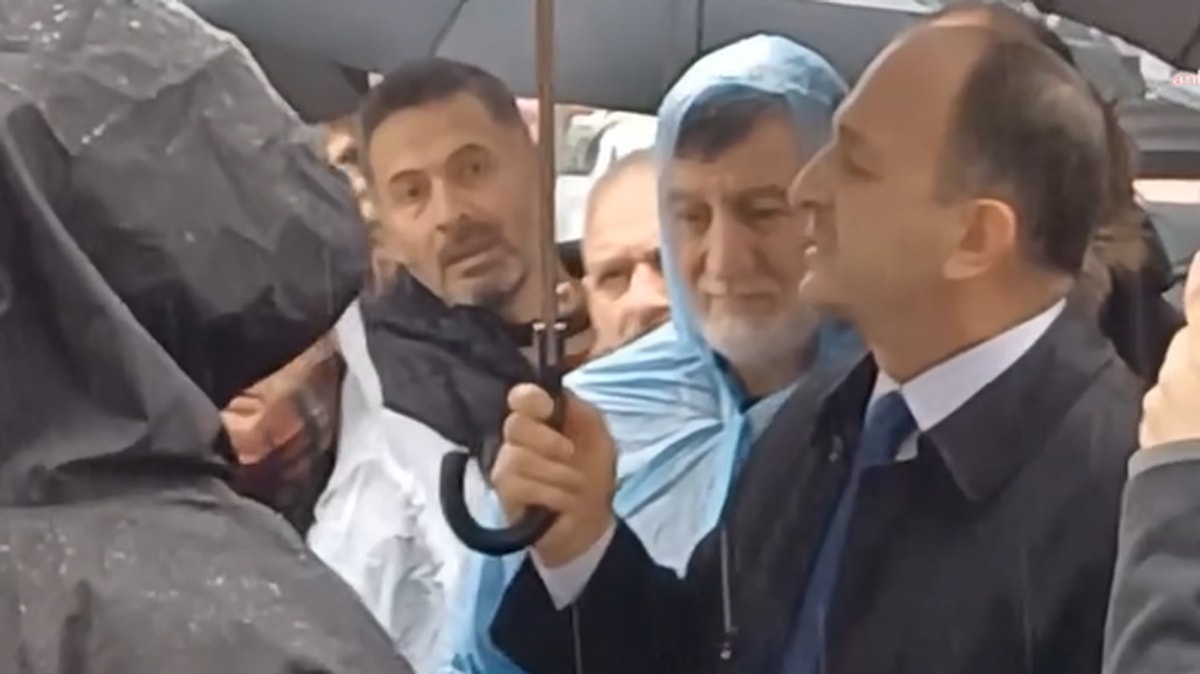 Erdoğan'ın mitingi öncesi polisle tartıştı: Siz ajan mısınız? FETÖ müsünüz?