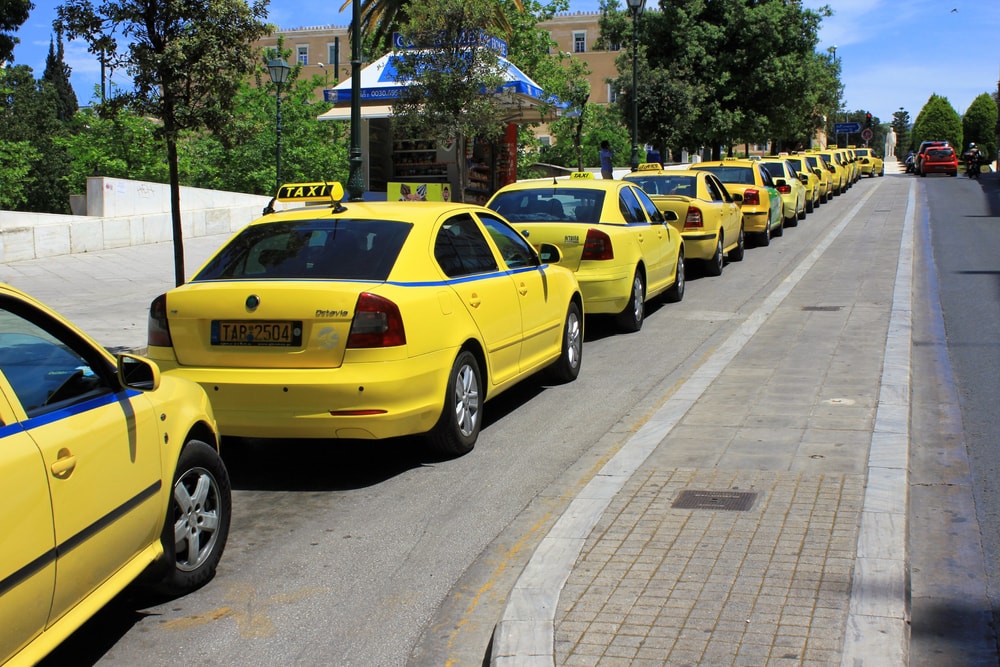Atina'da toplu taşıma işçileri ve taksiciler aynı anda greve çıktı