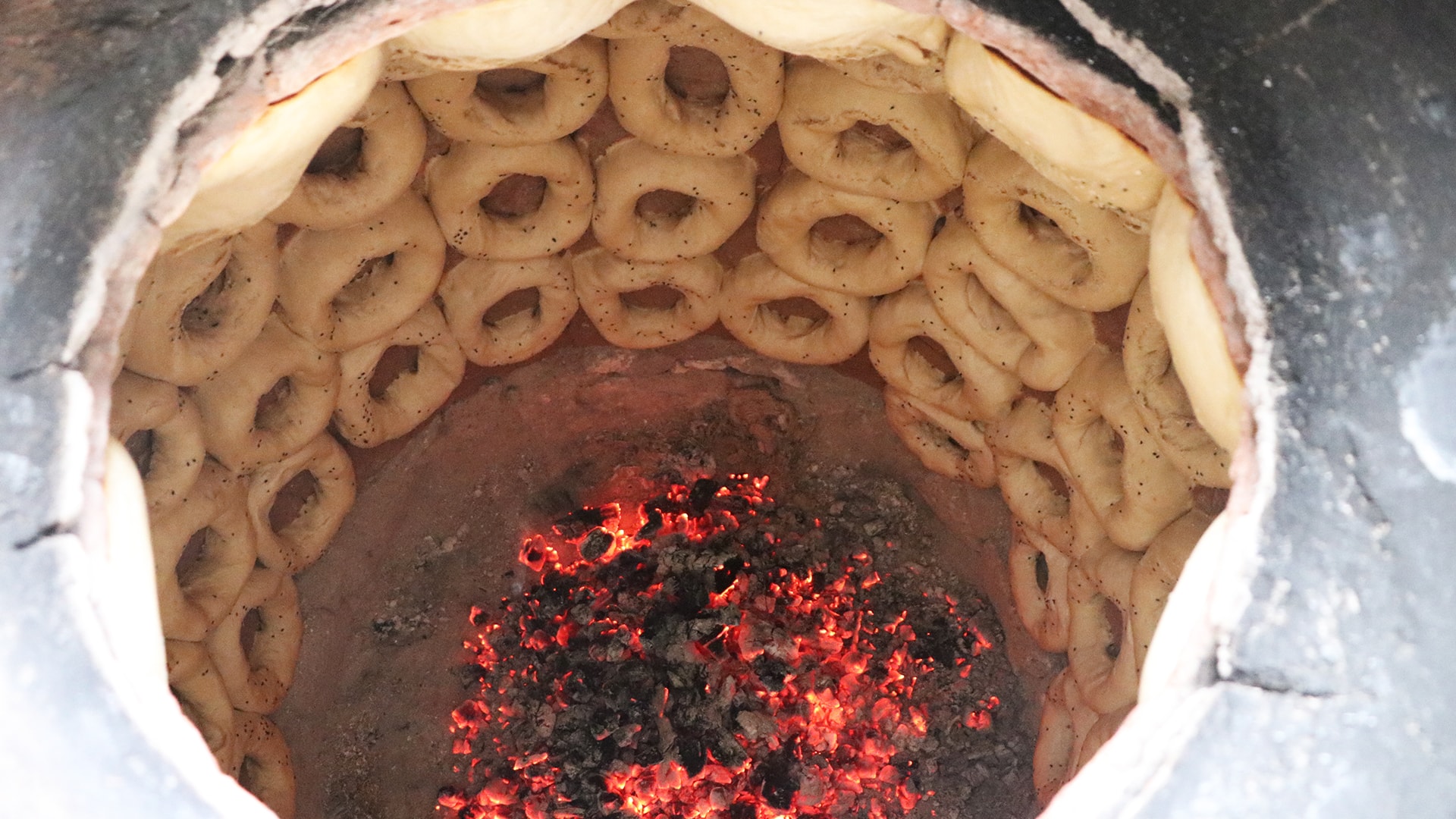 Siirt'in meşhur kuru ekmeği 6 ay bayatlamıyor! Sırrı hamurunda ve pişirilmesinde