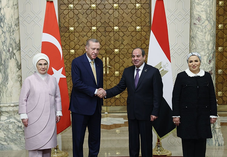 BAE'den Sisi'ye Erdoğan'dan farklı tarife