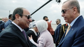 Erdoğan, 'katil ve darbeci' dediği Sisi tarafından karşılandı